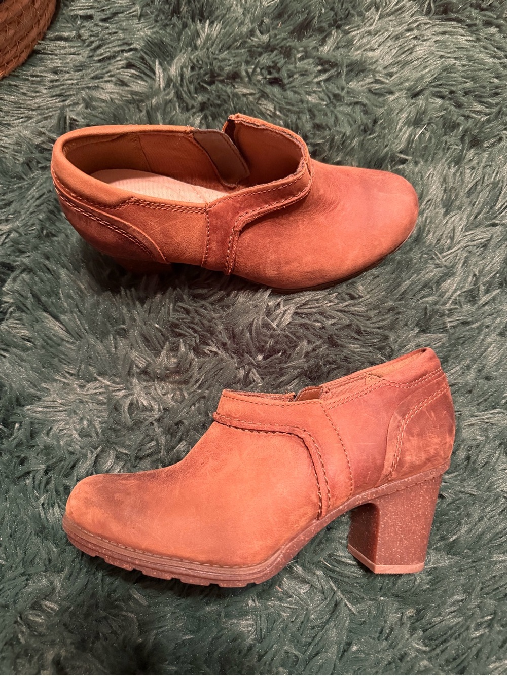 Clarks Women's Rust Brown Suede Block Heel Clogs
